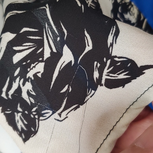 Torrid sz 0 white open back top with black roses - Picture 8 of 12